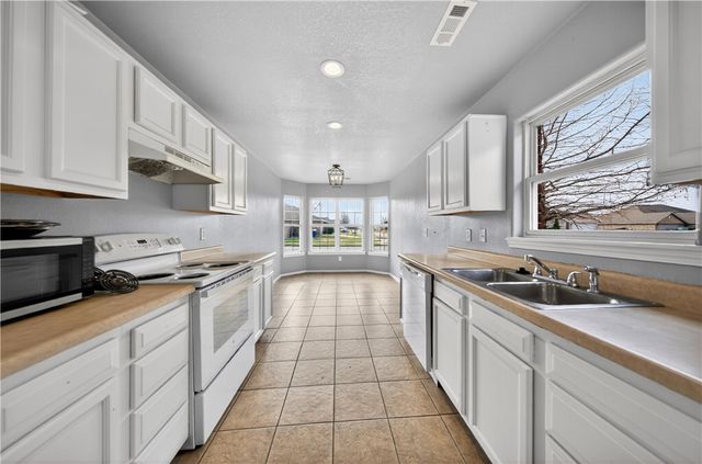 4100 SW Chapelstone Avenue, Bentonville, AR 72712