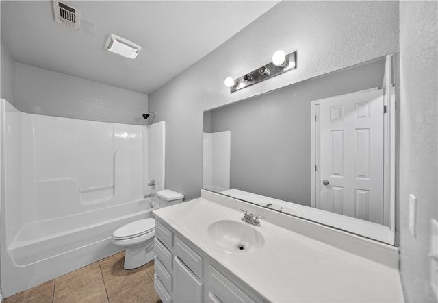 4100 SW Chapelstone Avenue, Bentonville, AR 72712