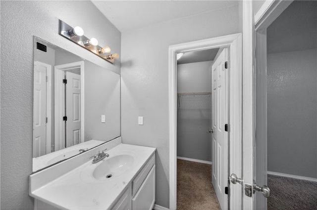 4100 SW Chapelstone Avenue, Bentonville, AR 72712