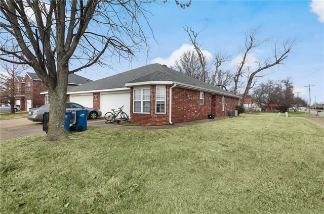 4100 SW Chapelstone Avenue, Bentonville, AR 72712