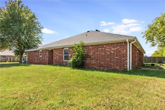 4100 SW Chapelstone Avenue, Bentonville, AR 72712