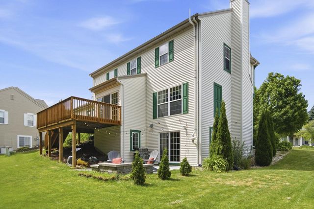 951 River Park DRIVE, Waukesha, WI 53189