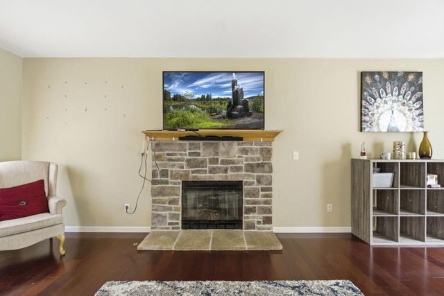 951 River Park DRIVE, Waukesha, WI 53189