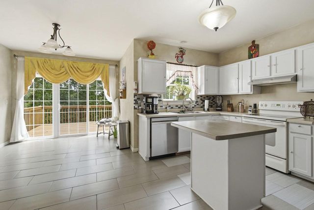 951 River Park DRIVE, Waukesha, WI 53189