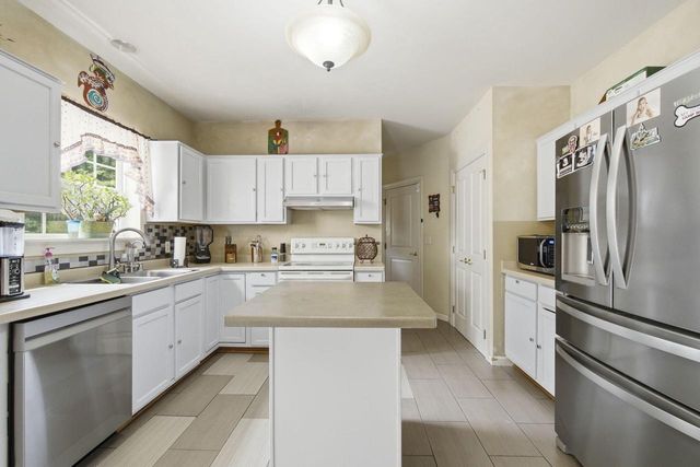 951 River Park DRIVE, Waukesha, WI 53189