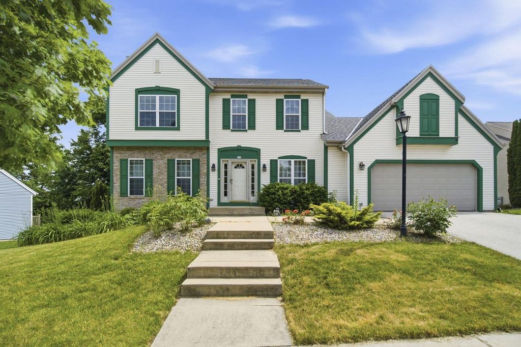 951 River Park DRIVE, Waukesha, WI 53189