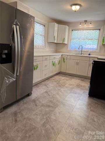 2012 N Deal Avenue, Newton, NC 28658