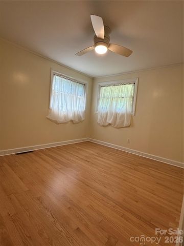 2012 N Deal Avenue, Newton, NC 28658