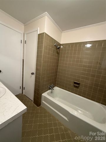 2012 N Deal Avenue, Newton, NC 28658