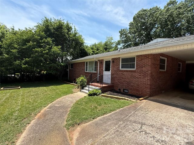 2012 N Deal Avenue, Newton, NC 28658