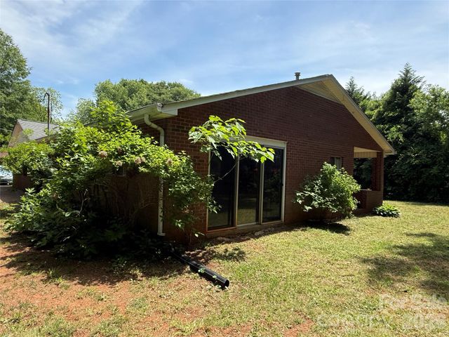 2012 N Deal Avenue, Newton, NC 28658