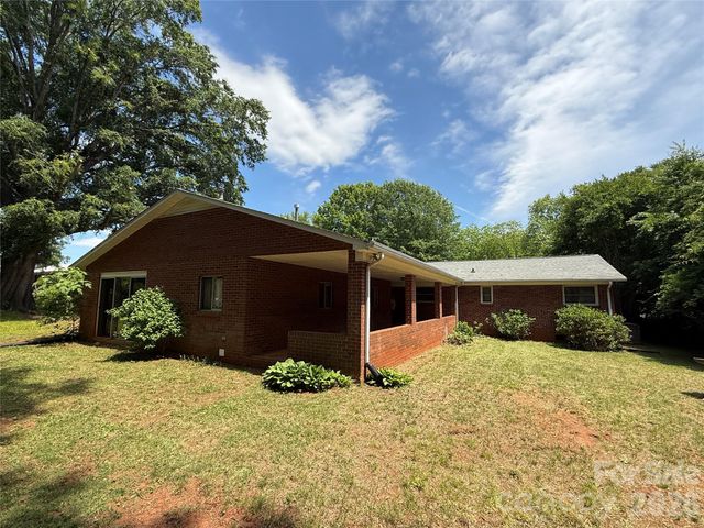 2012 N Deal Avenue, Newton, NC 28658