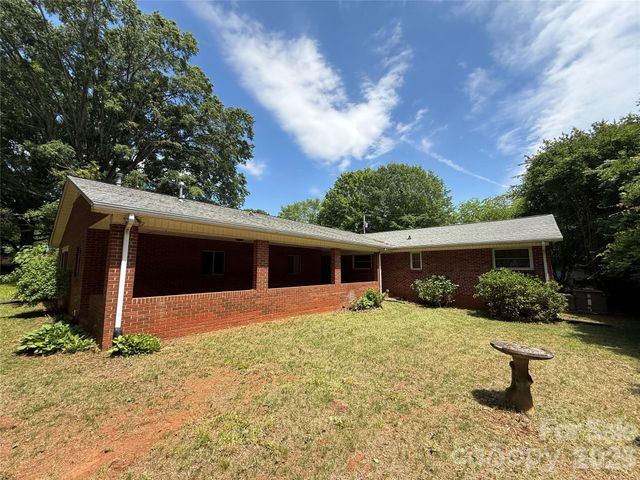 2012 N Deal Avenue, Newton, NC 28658