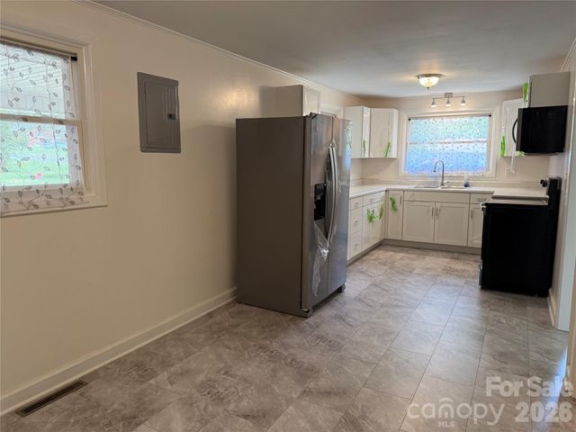 2012 N Deal Avenue, Newton, NC 28658