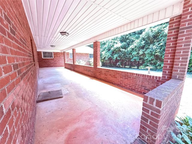 2012 N Deal Avenue, Newton, NC 28658
