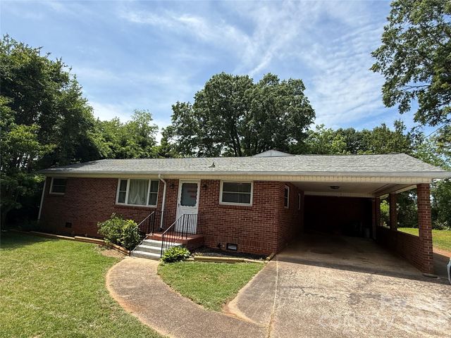 2012 N Deal Avenue, Newton, NC 28658