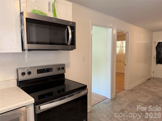2012 N Deal Avenue, Newton, NC 28658