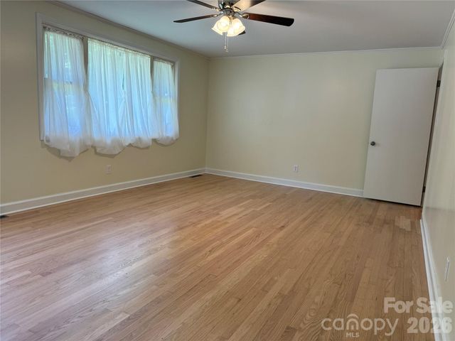 2012 N Deal Avenue, Newton, NC 28658