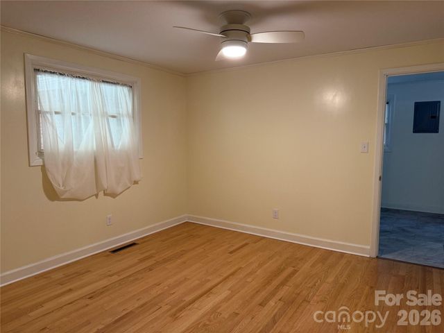 2012 N Deal Avenue, Newton, NC 28658