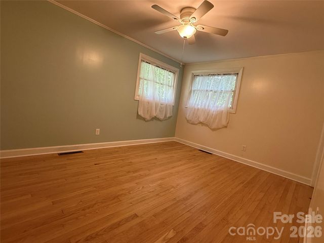 2012 N Deal Avenue, Newton, NC 28658