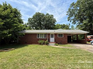 2012 N Deal Avenue, Newton, NC 28658