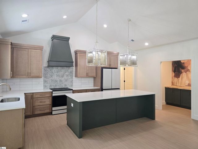 323 Wall Street, Campobello, SC 29322