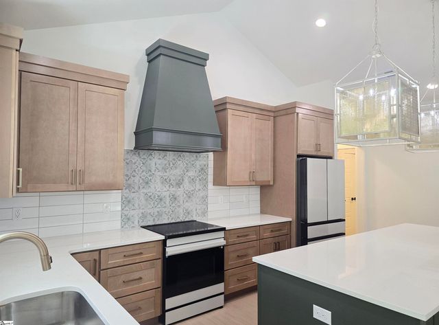 323 Wall Street, Campobello, SC 29322