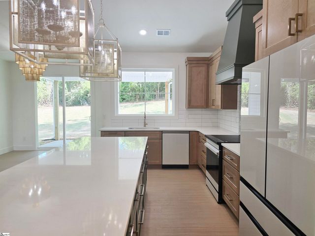 323 Wall Street, Campobello, SC 29322