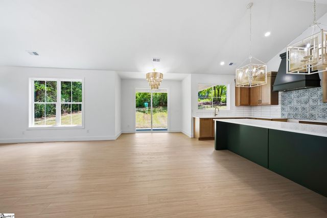 323 Wall Street, Campobello, SC 29322