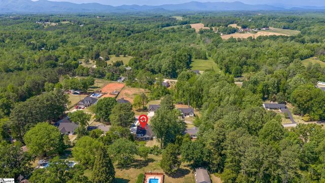 323 Wall Street, Campobello, SC 29322
