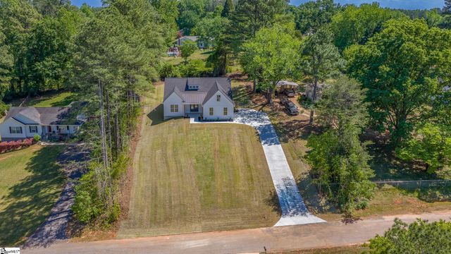 323 Wall Street, Campobello, SC 29322