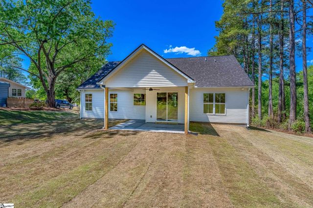 323 Wall Street, Campobello, SC 29322