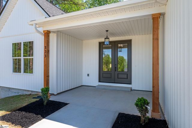 323 Wall Street, Campobello, SC 29322