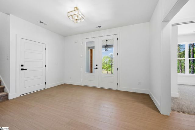 323 Wall Street, Campobello, SC 29322