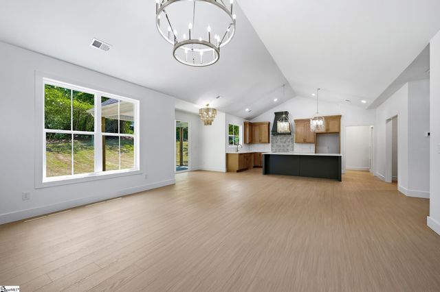 323 Wall Street, Campobello, SC 29322