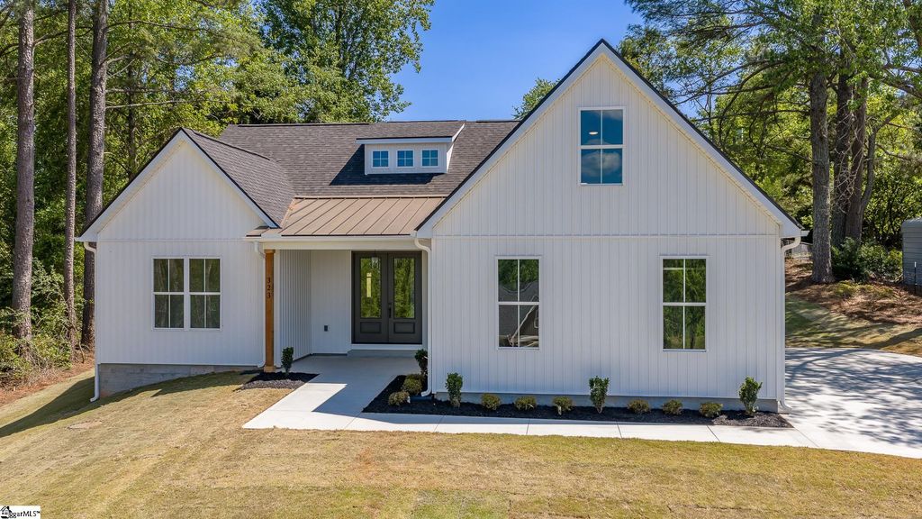 323 Wall Street, Campobello, SC 29322