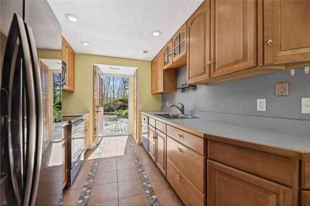 13 Pigeon Hill Cove, Hopkinton, RI 02808