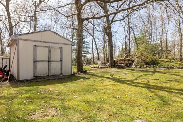 13 Pigeon Hill Cove, Hopkinton, RI 02808