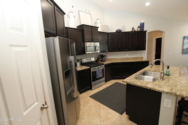 7621 W PECK Drive, Glendale, AZ 85303