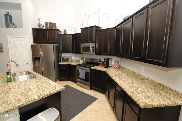 7621 W PECK Drive, Glendale, AZ 85303