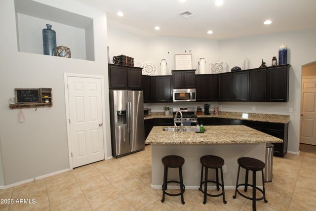 7621 W PECK Drive, Glendale, AZ 85303