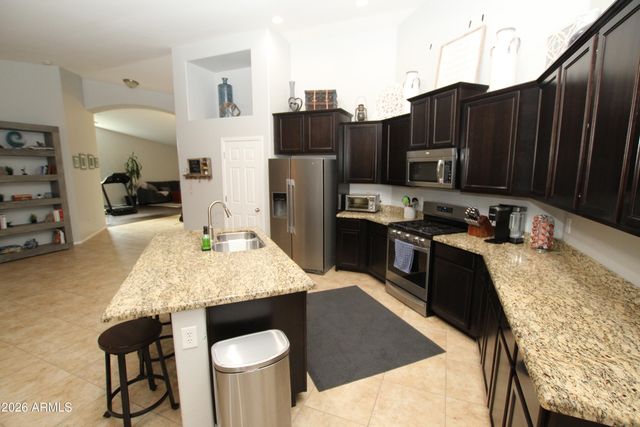 7621 W PECK Drive, Glendale, AZ 85303