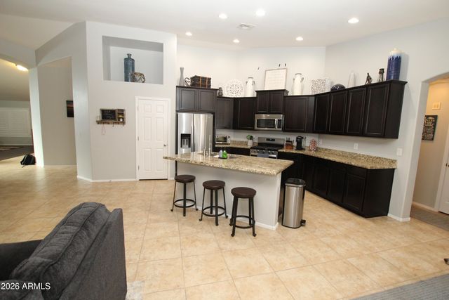 7621 W PECK Drive, Glendale, AZ 85303
