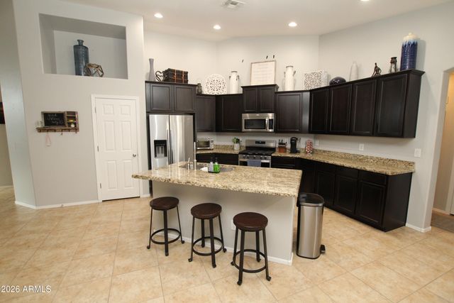7621 W PECK Drive, Glendale, AZ 85303