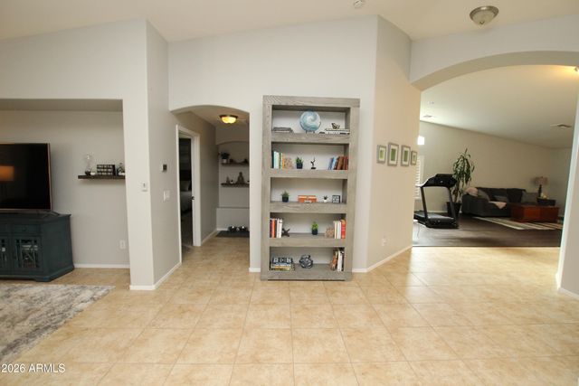 7621 W PECK Drive, Glendale, AZ 85303