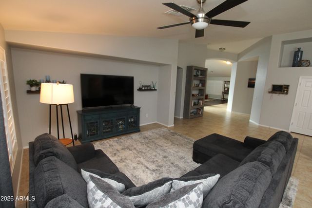7621 W PECK Drive, Glendale, AZ 85303