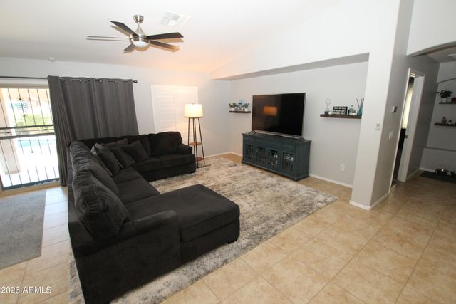 7621 W PECK Drive, Glendale, AZ 85303