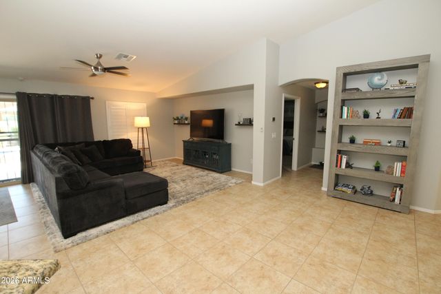 7621 W PECK Drive, Glendale, AZ 85303