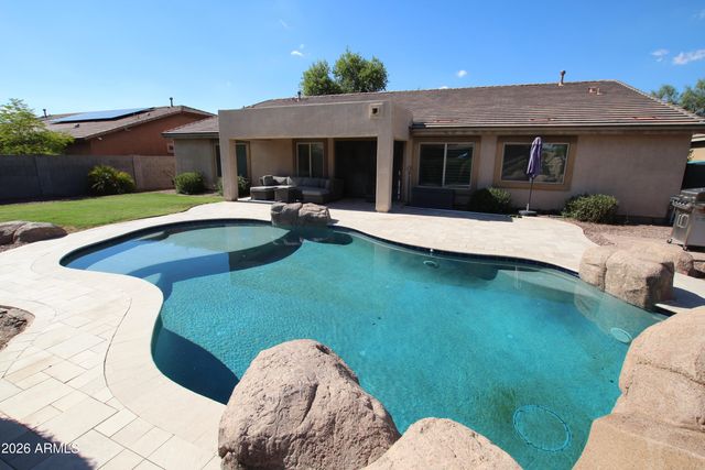 7621 W PECK Drive, Glendale, AZ 85303