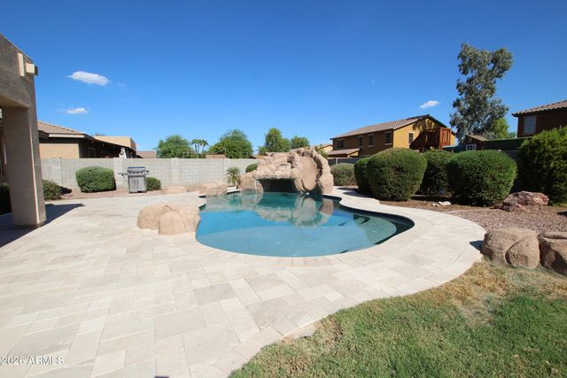 7621 W PECK Drive, Glendale, AZ 85303
